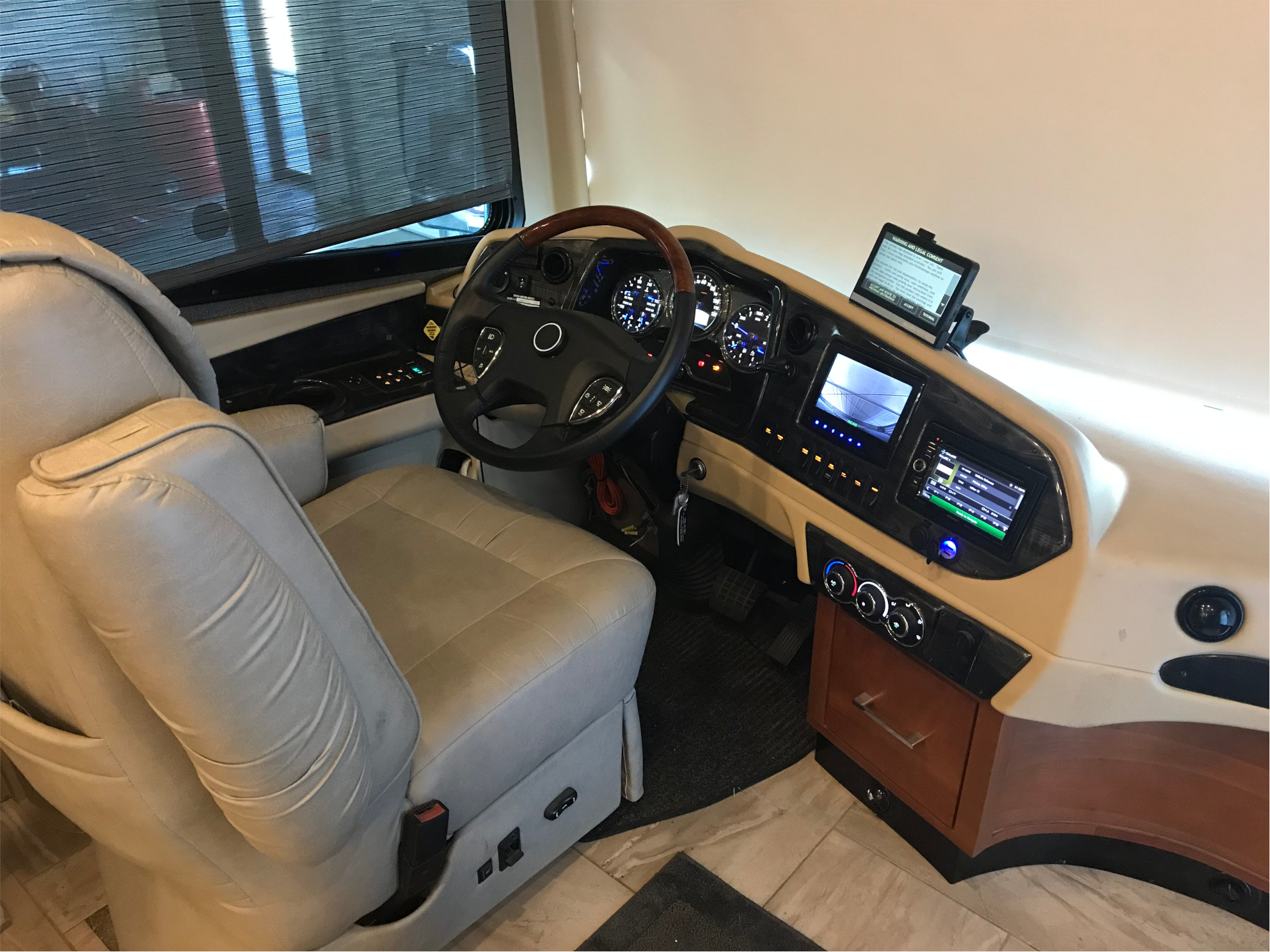 17 TAB45OPP - 16 17 TAB45OPP - 16