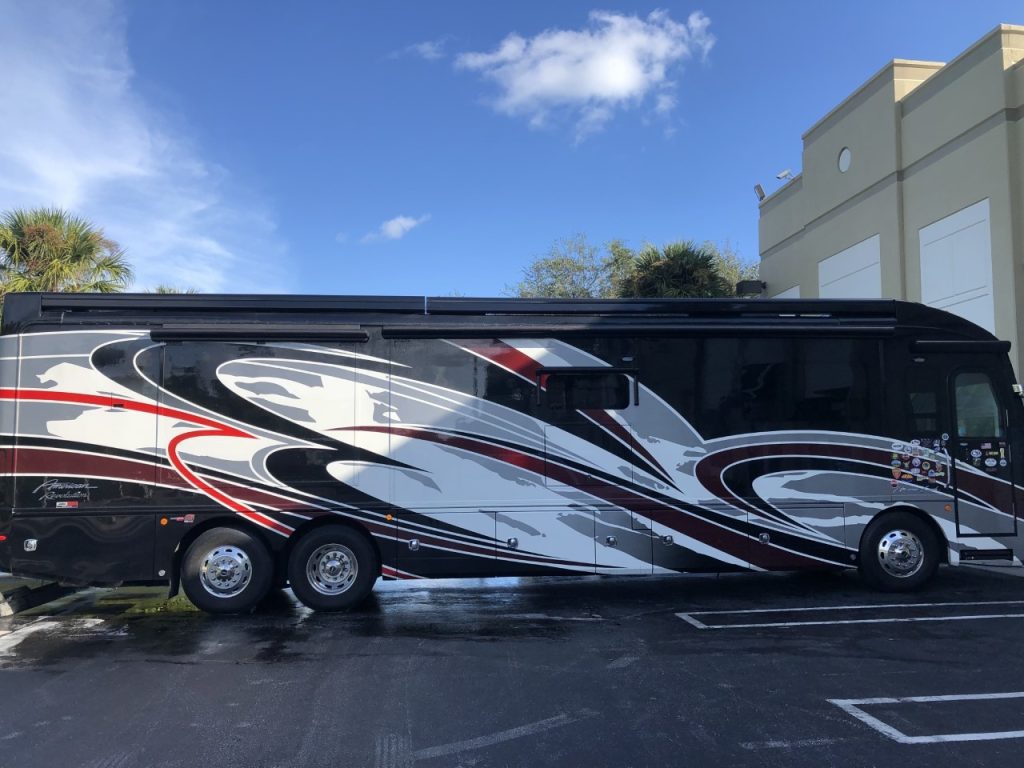 2018 American Coach Revolution 42P 265,000 Auto Seller Marketing