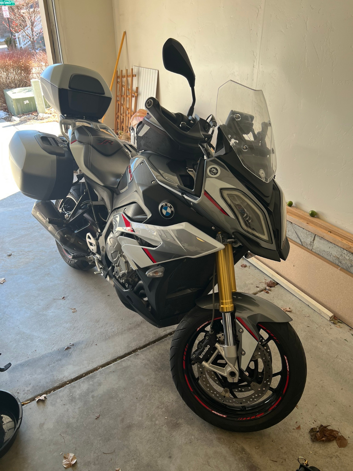 16 BMWS1000XR - 14 16 BMWS1000XR - 14