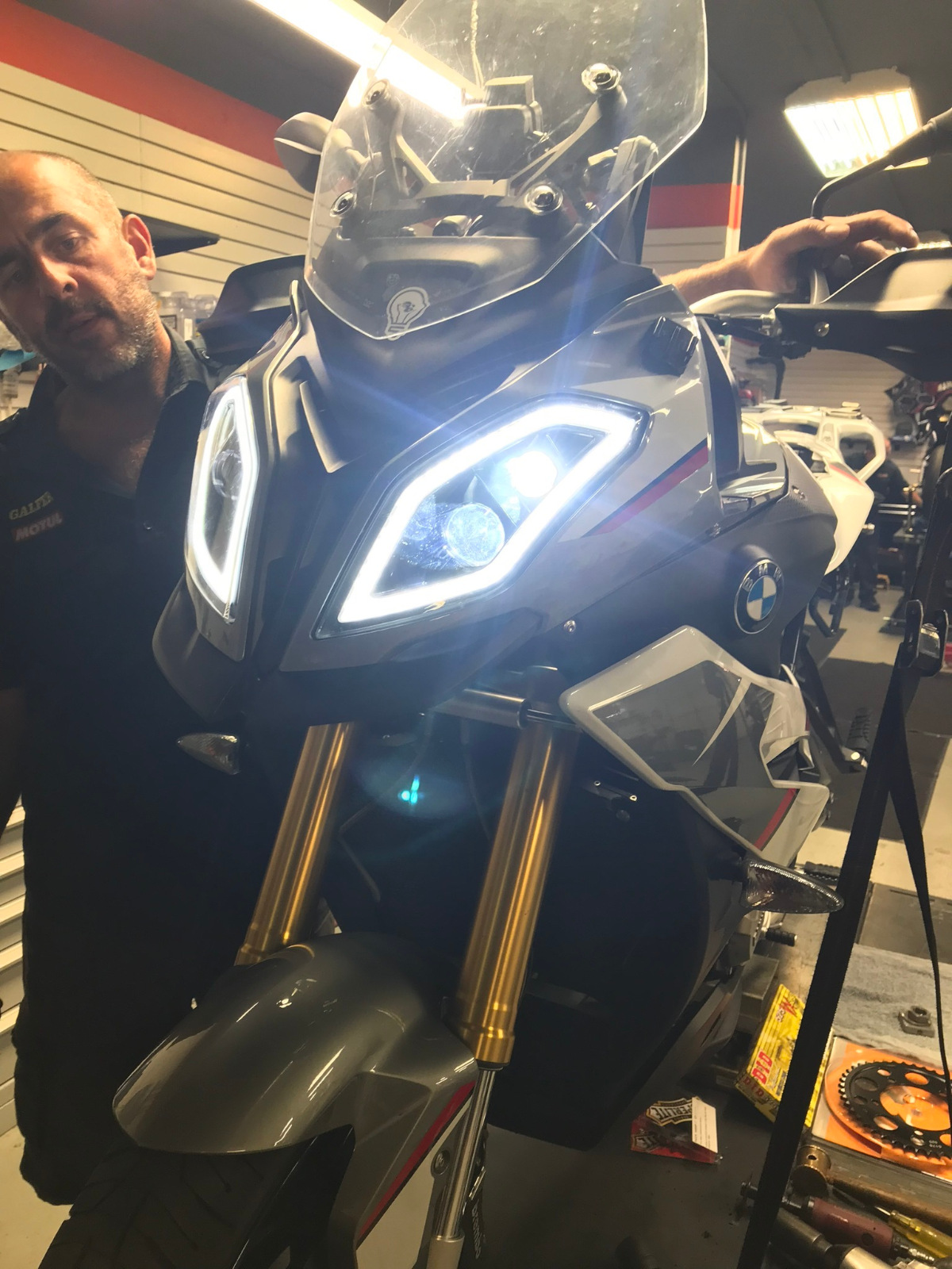 16 BMWS1000XR - 9 16 BMWS1000XR - 9